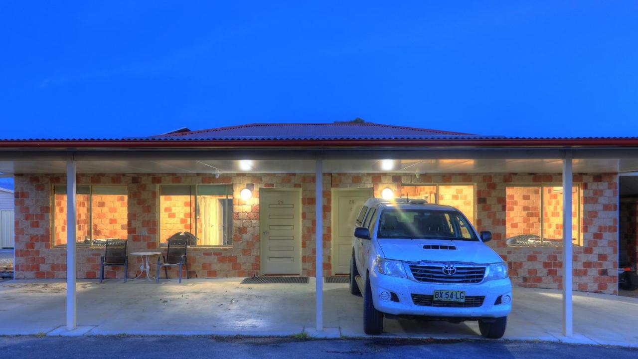 Golfers Inn 滕特菲尔德 外观 照片