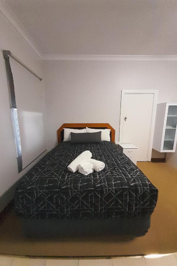 Golfers Inn 滕特菲尔德 外观 照片